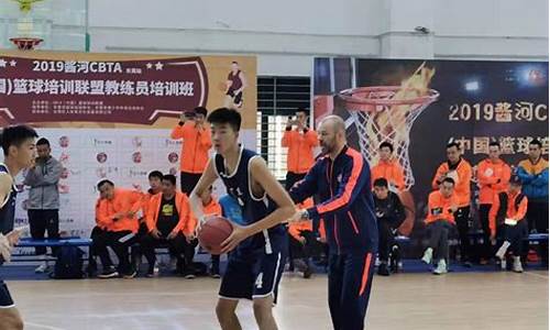 在东莞开篮球培训班-东莞篮球训练班多少钱