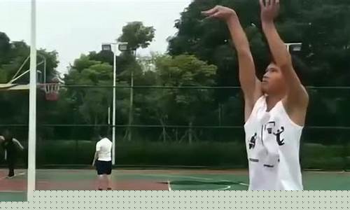 篮球急停回拉慢动作-篮球急停拉回技巧