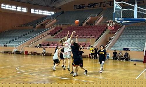 篮球3v3比赛在哪发球-篮球3v3比赛在哪发球啊