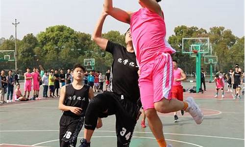 校园篮球赛现场报道-校园篮球赛开幕战简报