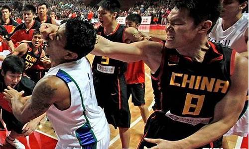 中国篮球殴打黑人是谁-中国篮球殴打黑人