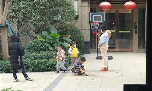 无人机飞手遭暴力袭击-无人飞机被打篮球